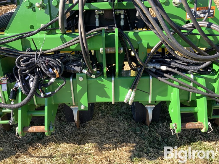 john-deere-1720-image-8