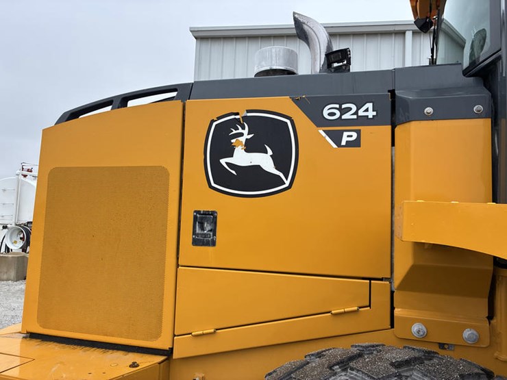 john-deere-624-image-33