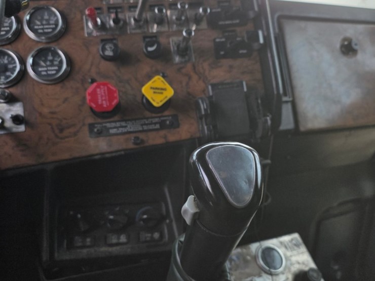 peterbilt-379-image-5