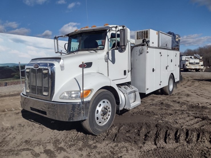 peterbilt-335-image-31