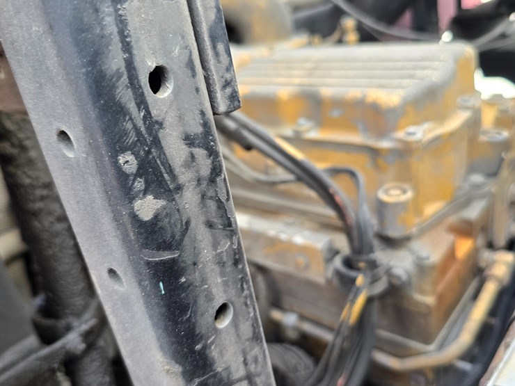 2005-peterbilt-320-image-61