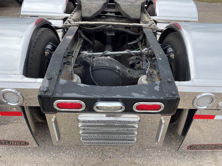 #1043-•-2009-freightliner-semi-(wi-title-in-delay)-image-9