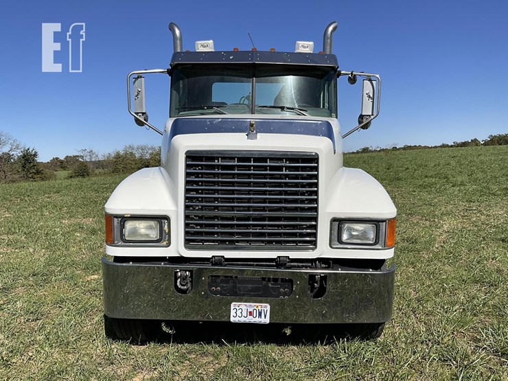 2013-mack-pinnacle-chu613-image-6