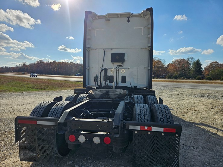 2021-kenworth-t680-image-16