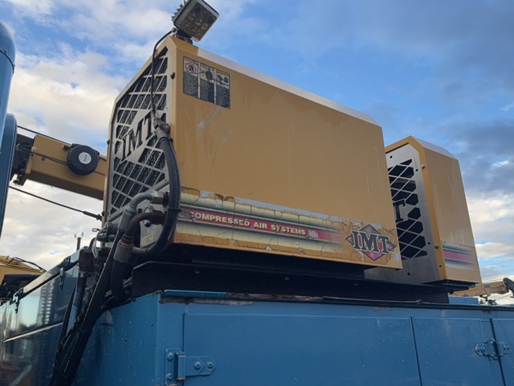 2012-peterbilt-337-image-18