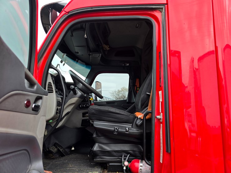 2017-peterbilt-579-image-73