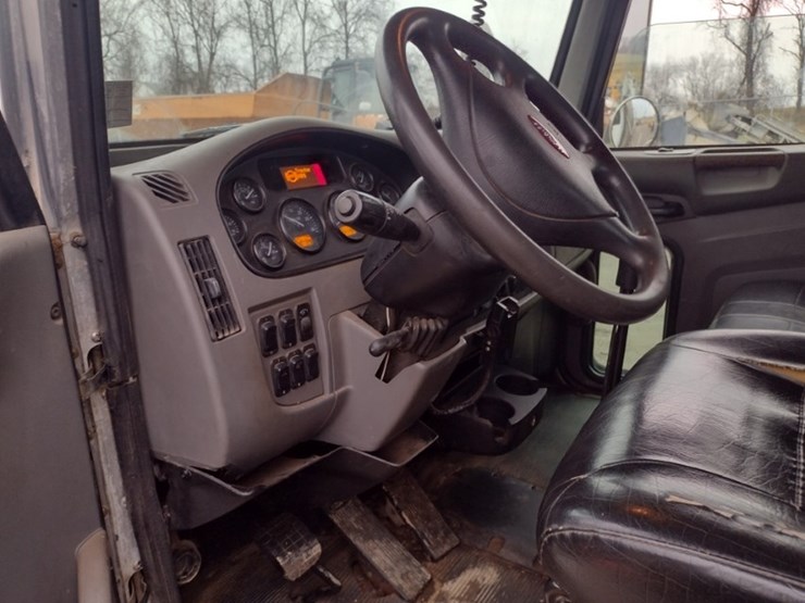 peterbilt-337-image-13