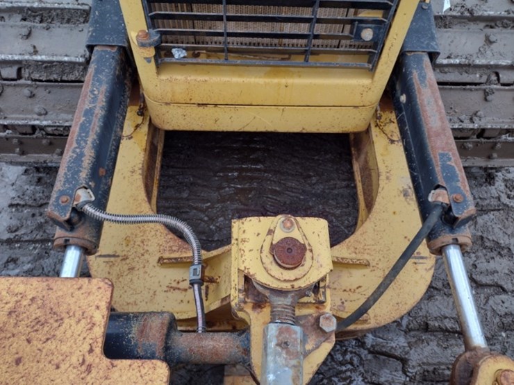 caterpillar-d6n-xl-image-15