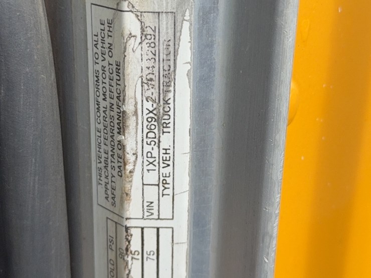 1997-peterbilt-379-image-15