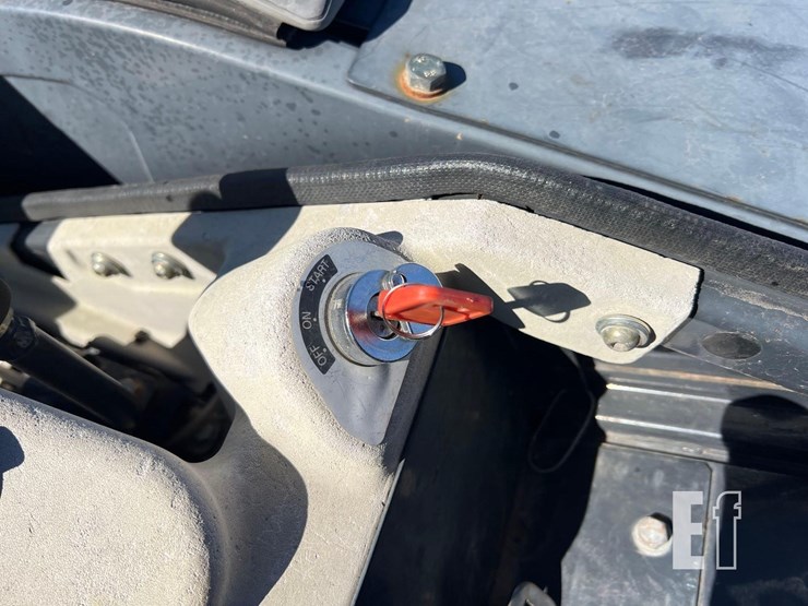 2015-deere-35g-image-34