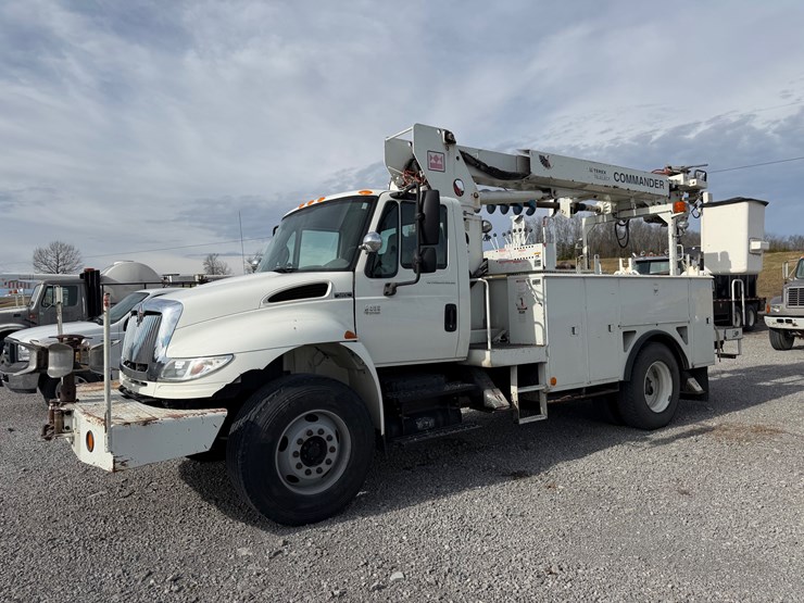 international-4400-image-1