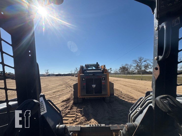 2017-deere-323e-image-23