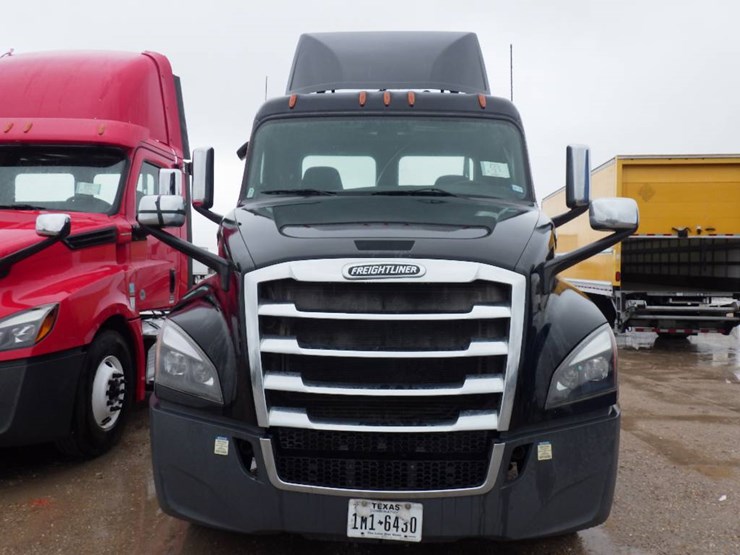 2020-freightliner-cascadia-126-image-2