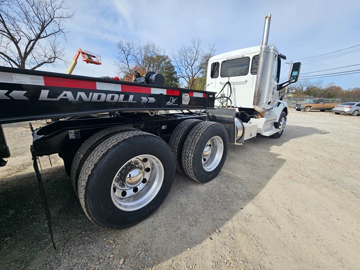 peterbilt-579-image-13