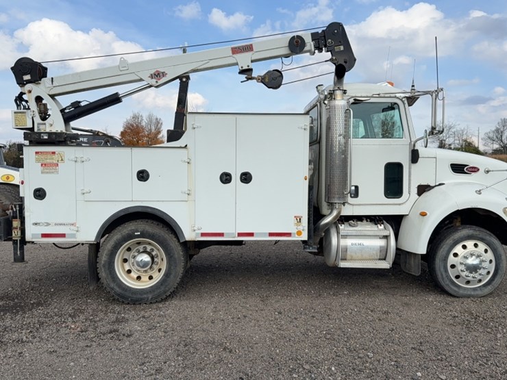 2007-peterbilt-335-image-4