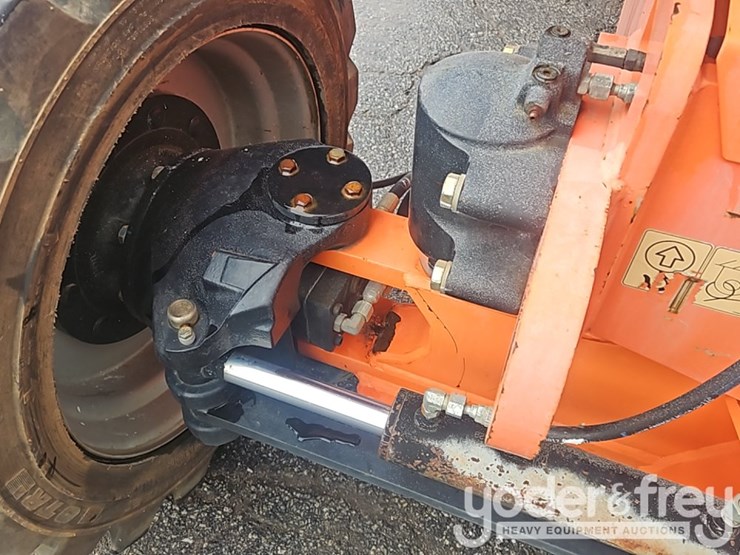 2016-jlg-800aj-image-28