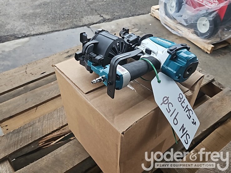 makita-an454-1-3/4"-roofing-coil-pheumatic-nailer,-reconditioned-image-2
