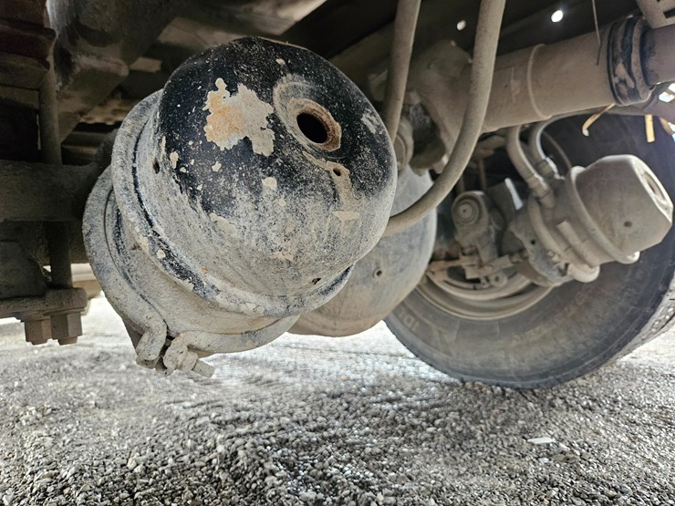 freightliner-columbia-120-image-102