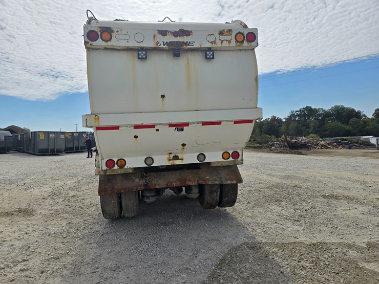 2003-peterbilt-320-image-22