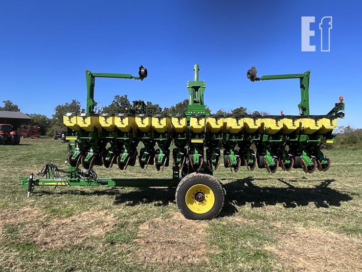 2021-john-deere-1745-image-2