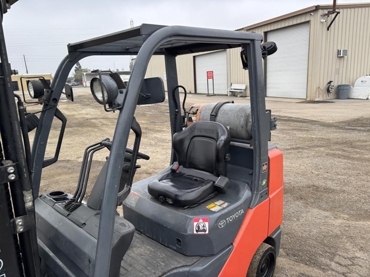 2011-toyota-8fgcu30-image-16