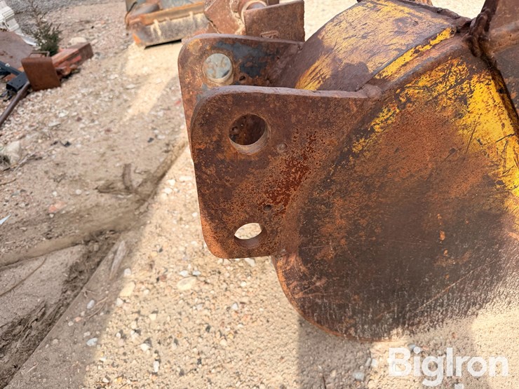 14"-backhoe-bucket-&-frost-ripper-image-6