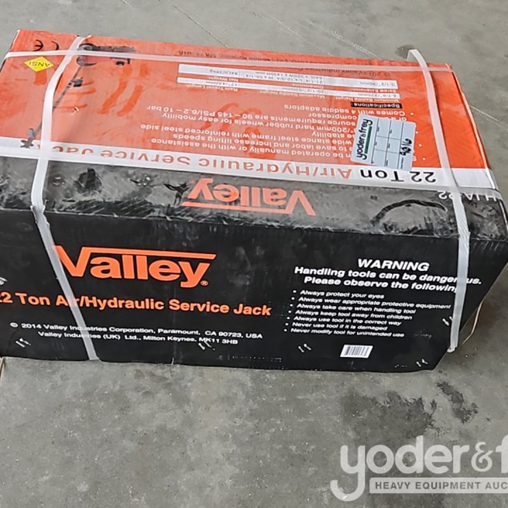 Unused 22 Ton Service Bottle Jack c/w Wheels