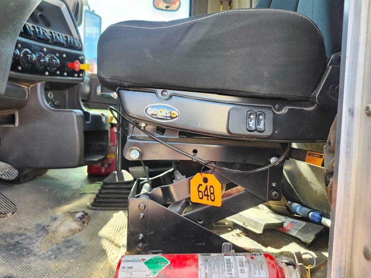 2011-kenworth-t800-image-17