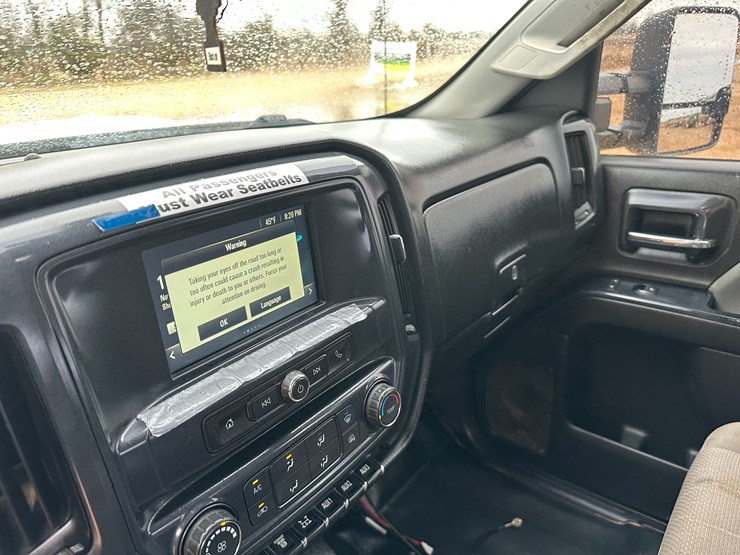 2017-chevrolet-3500hd-image-31