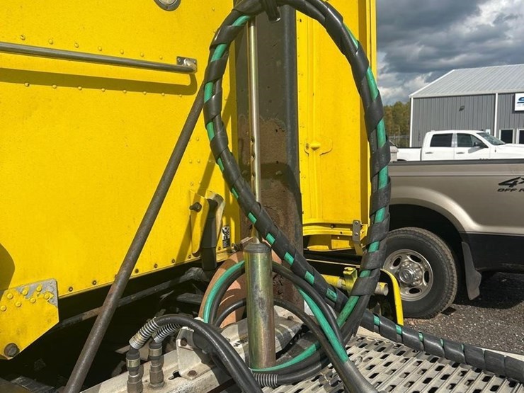 peterbilt-384-image-67