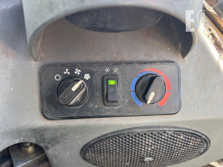 2023-bobcat-t770-image-22