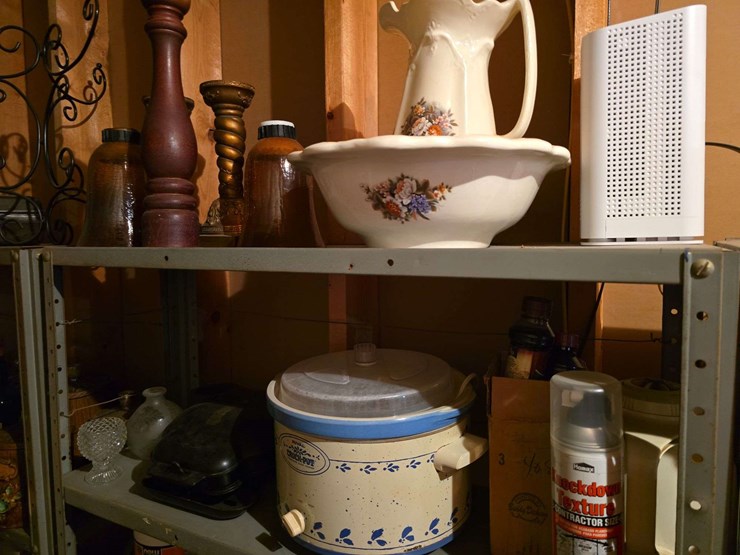 crock-pot,-candle-holders,-vases,-toast-master,-misc.,-shelf-not-included-image-2