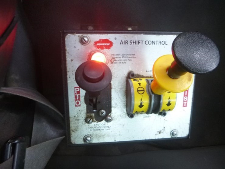 2019-peterbilt-567-image-7