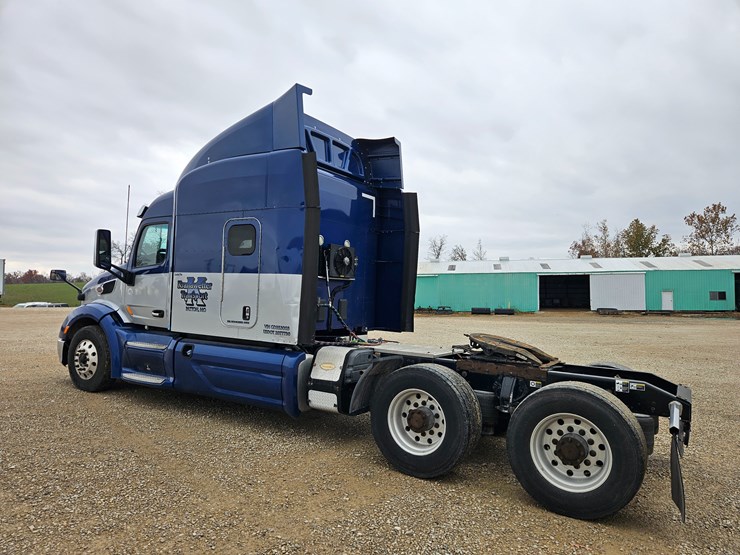 peterbilt-579-image-11