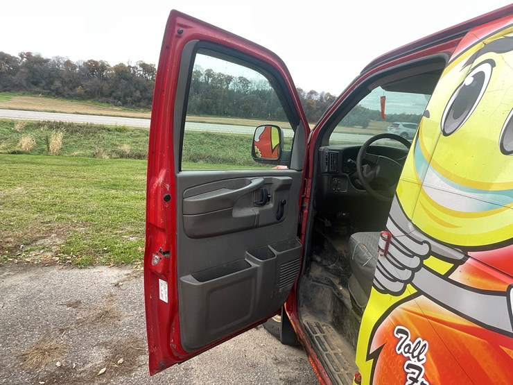 #1404-•-2006-chevy-cargo-van-(wi-title-in-delay)-image-25
