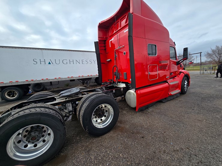 2017-peterbilt-579-image-28