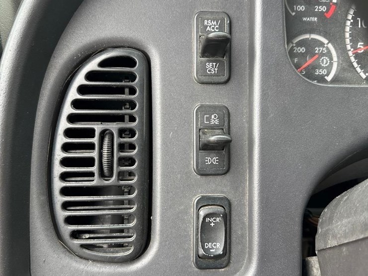 freightliner-business-class-m2-106-image-20