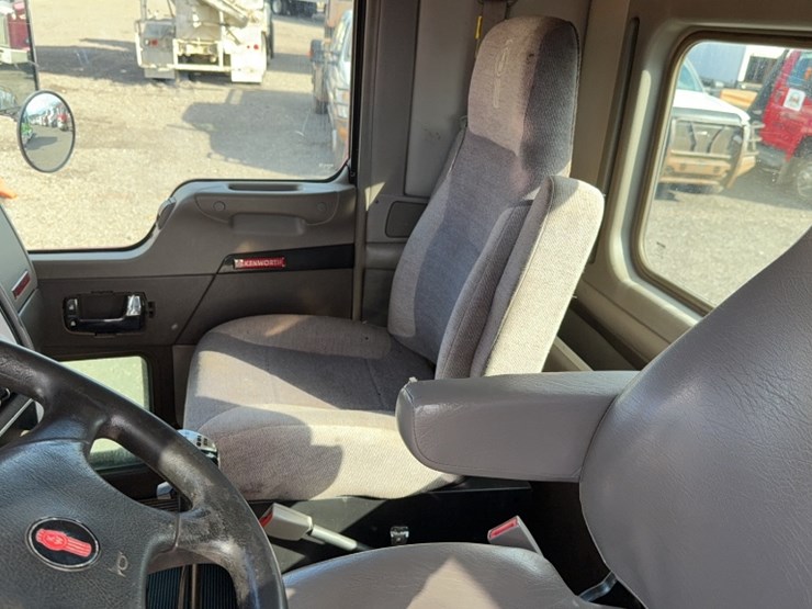 2014-kenworth-t800-image-15