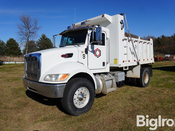 peterbilt-335-image-1