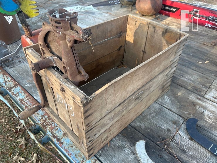 corn-sheller-mounted-on-wood-box-image-2