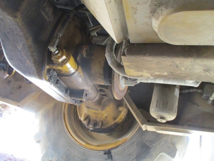 2017-caterpillar-450f-image-26