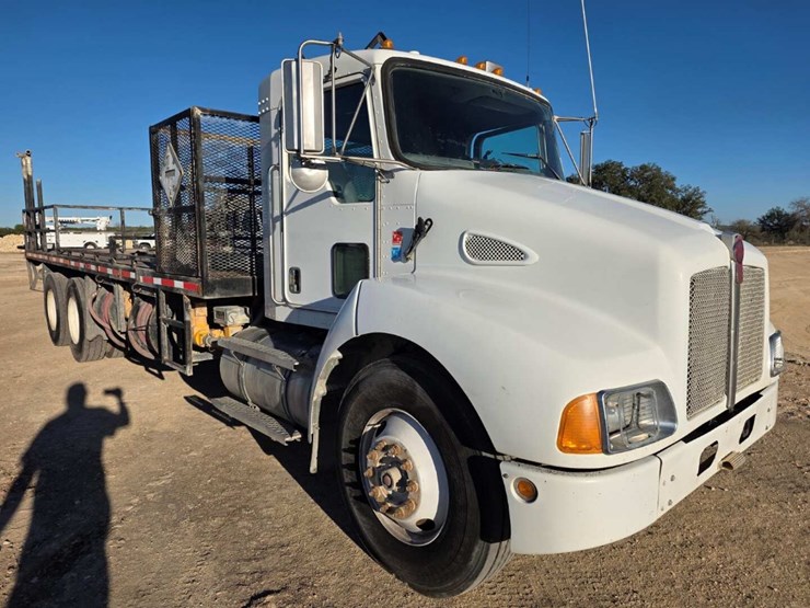 kenworth-t300-image-3