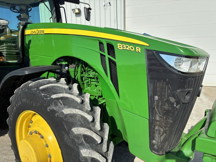 john-deere-8320r-image-17