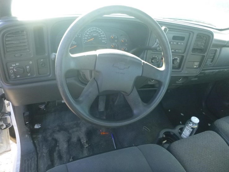 2005-chevrolet-3500-image-9