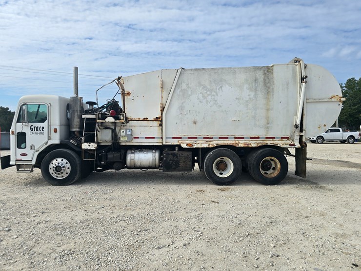 2003-peterbilt-320-image-9