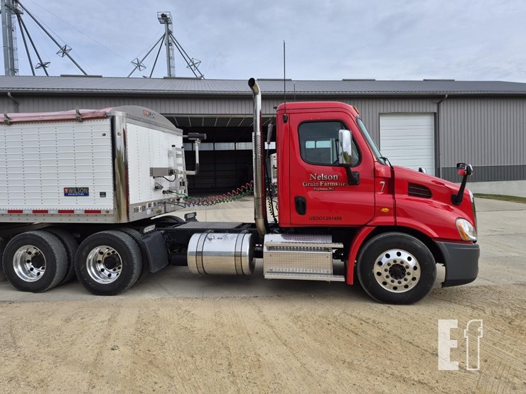 2018-freightliner-cascadia-113-image-5