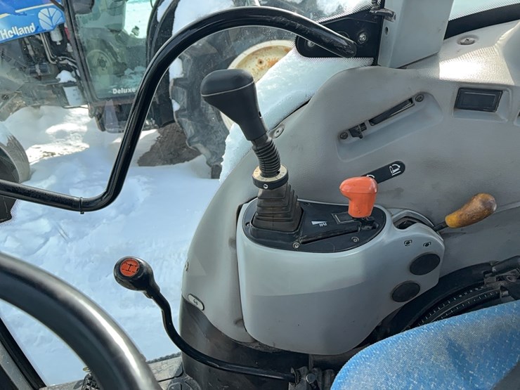 new-holland-t4030-image-15