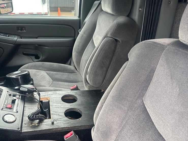 2006-gmc-sierra-3500-image-15