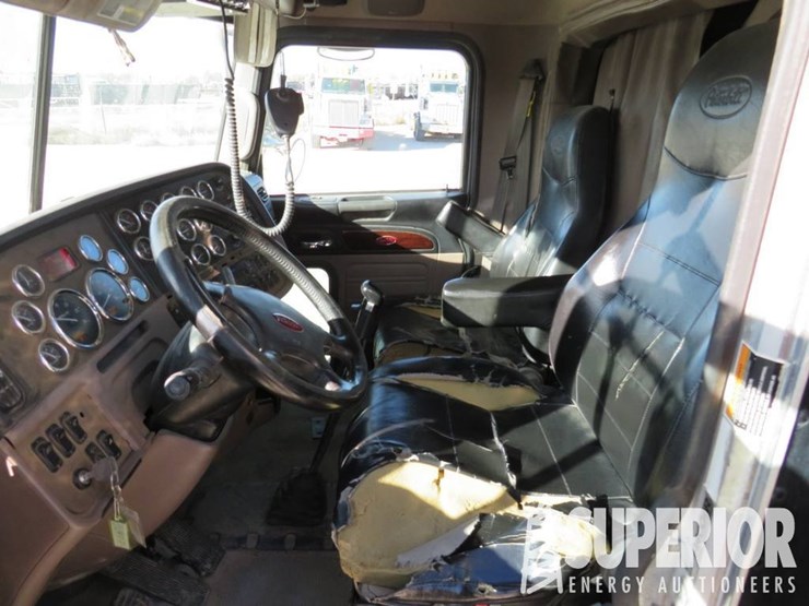 2014-peterbilt-388-image-11