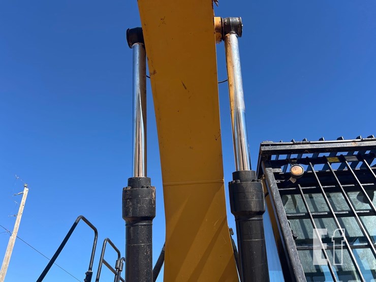 caterpillar-326fl-image-13